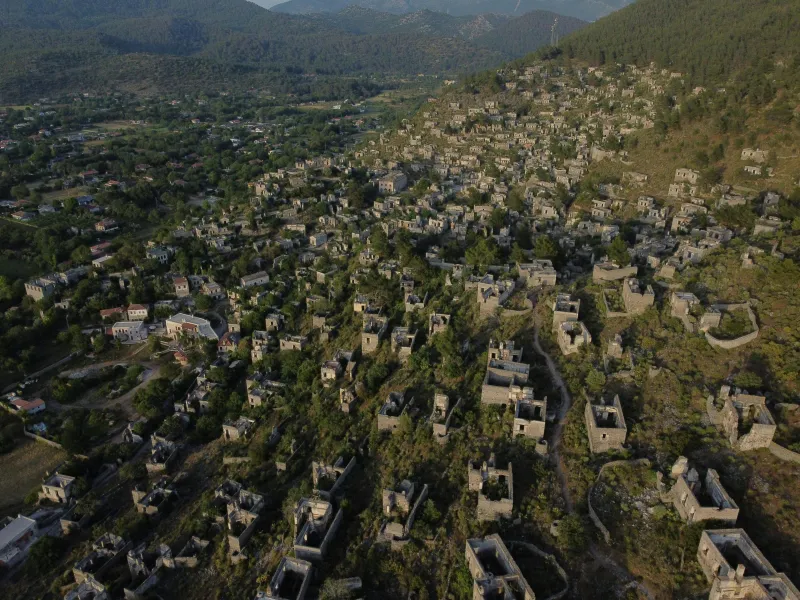 Kayaköy terk edilmiş taş evler kuş bakışı genel görünüm