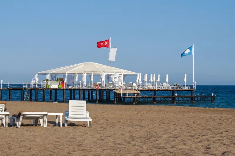 Lüks çadır ve sahil manzarası